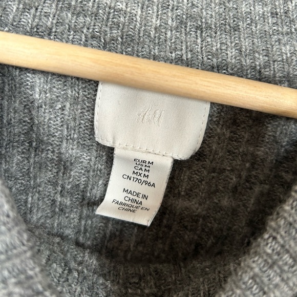 H&M Drop Shoulder Sweater | Size Medium (M) | Gray - Picture 2 of 4